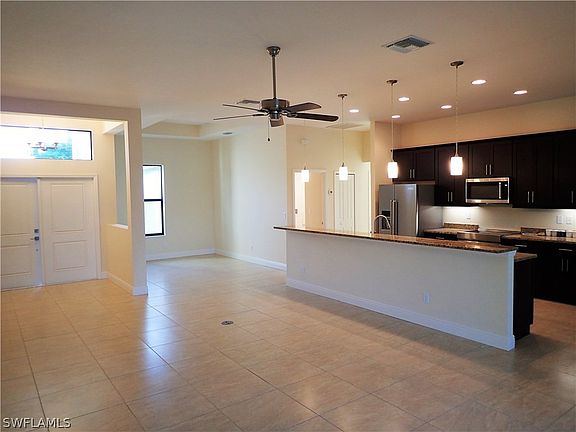 3rd image of 220 SE 15th Terrace Cpe
