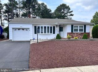 9 Bennington Dr, Toms River, NJ 08757