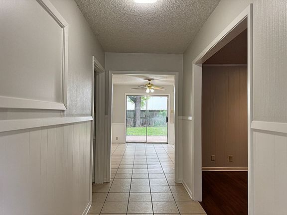 4th image of 7404 Hollyoak Dr