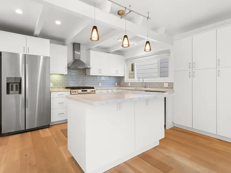 1541 Filbert St #3 — Photo 6