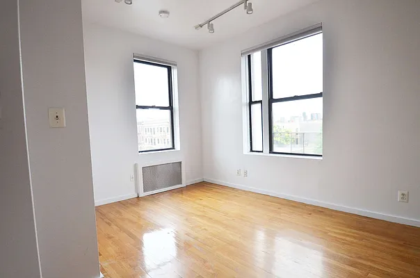 Rented by CITY SKYLINE REALTY INC | media 1