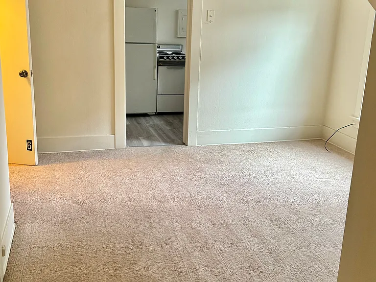 423 Gotham St #6 — Photo 5