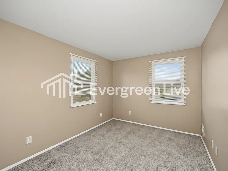 1733 Continental Dr — Photo 10