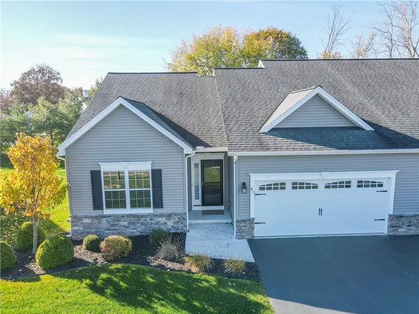 41 Spotts Cir, Churchville, NY 14428