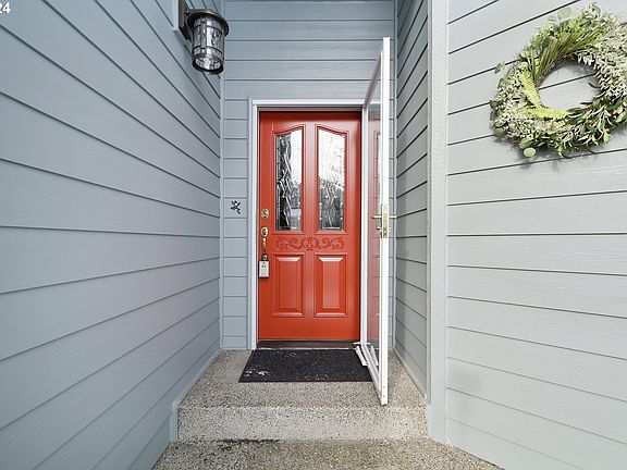 3rd image of 3220 NE 107th St