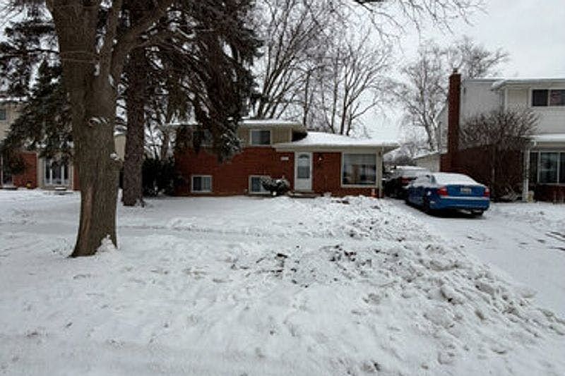 1st image of 9807 Katherine St