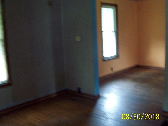 5th image of 604 Elwood St