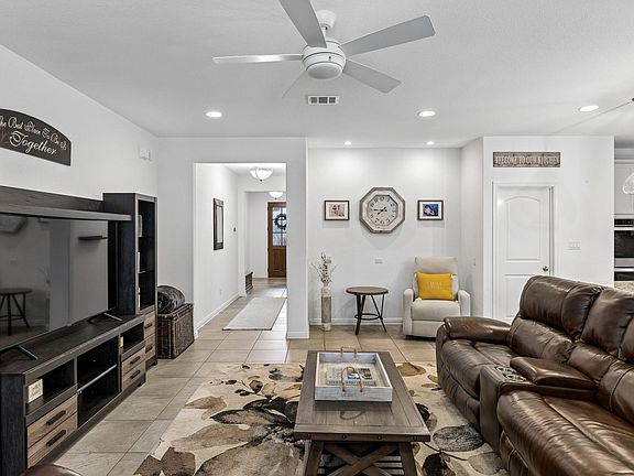 5th image of 425 Windom Way