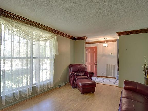 5th image of 241 Clearlake Dr W
