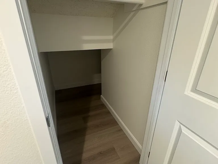 88 Stanford Ct — Photo 6