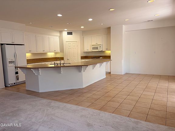 5th image of 5824 Balmont St