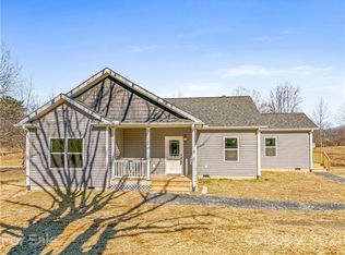 129 Chinaberry Ln, Hendersonville, NC 28792