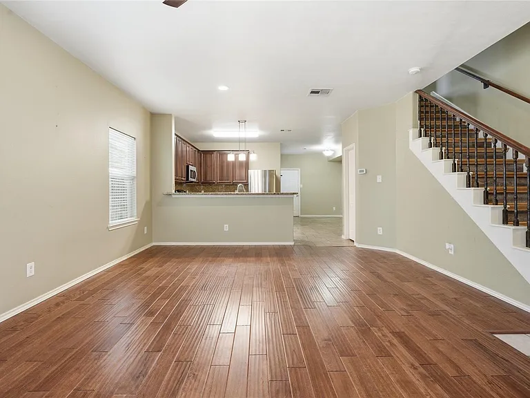 2031 Kemah Village Dr — Photo 4