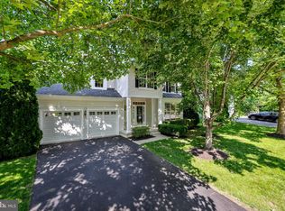 17542 Falls Pl, Round Hill, VA 20141