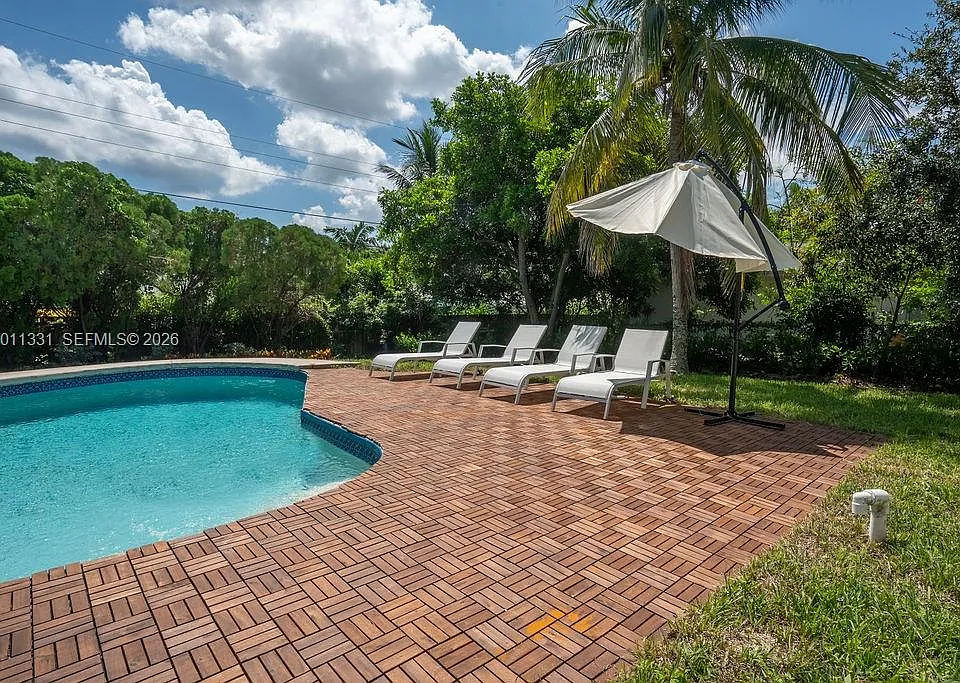 736 Prosperity Farms Rd