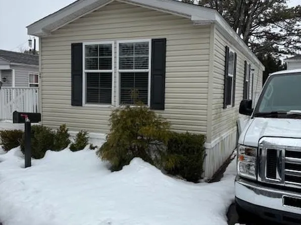 A9 Ash St, Riverhead, NY 11901