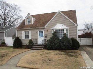 74 Carl St, Valley Stream, NY 11580