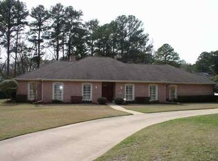 16 Elmwood St, Longview, TX 75604