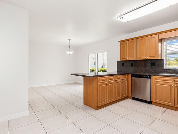 5th image of 24 SW 6th St #2