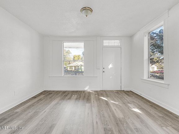 5th image of 522 W 21st St