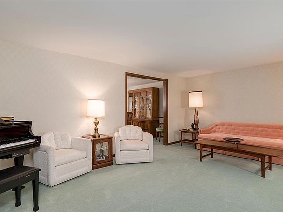4th image of 65 Green Lake Dr