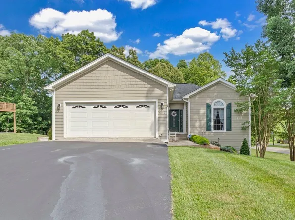 1017 Joffrey Dr, Huddleston, VA 24104