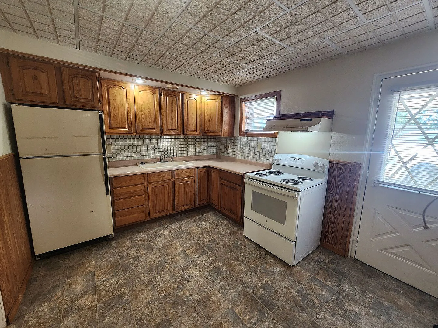 Charming 2-Bedroom Home On Terre Hautes North Side Near Terre Town School — Photo 2