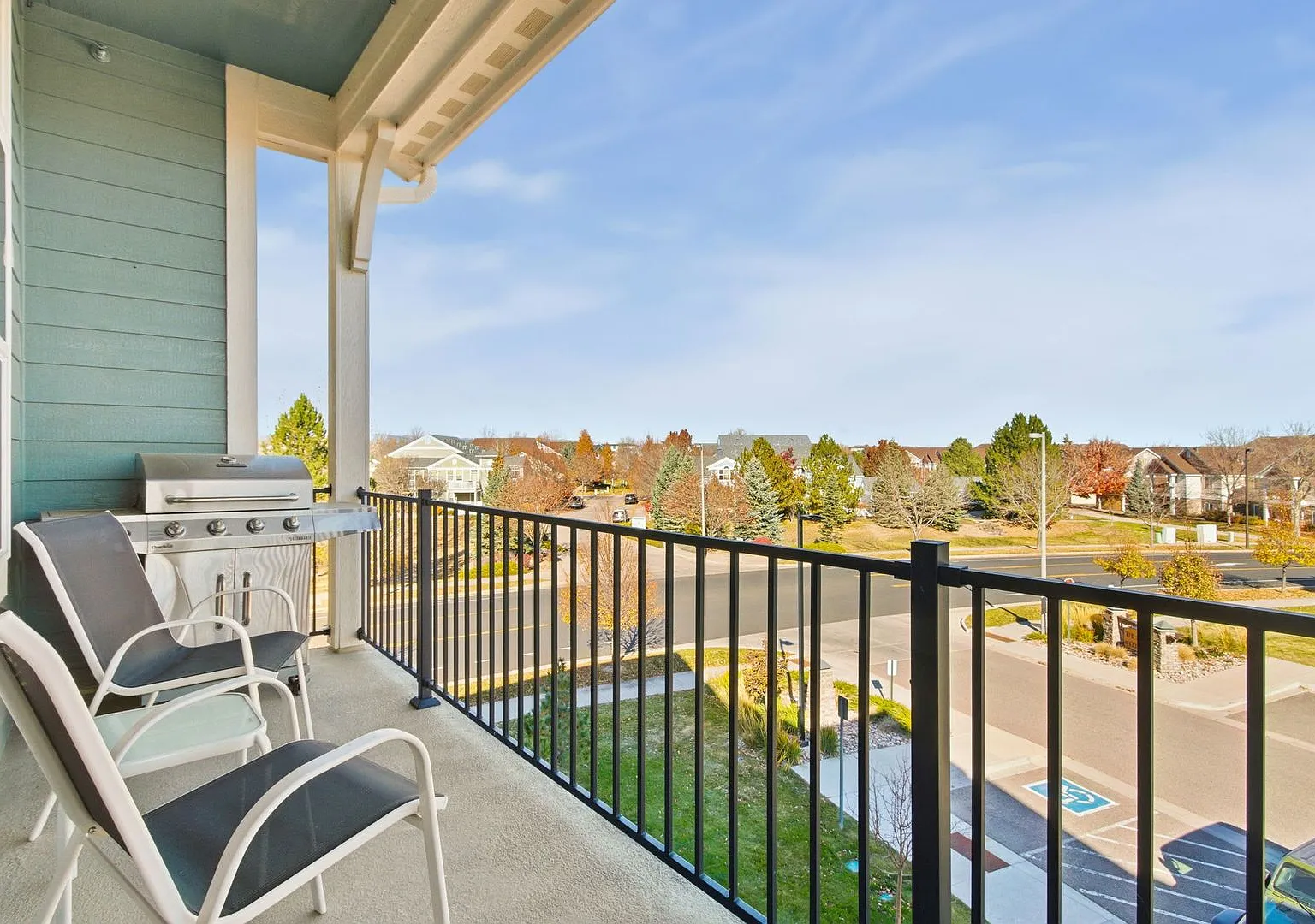 Bright and Modern Condo in Ideal Location with Detached Garage — Photo 3