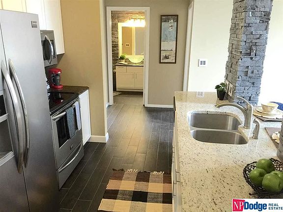 4th image of 300 S 16th St APT 607