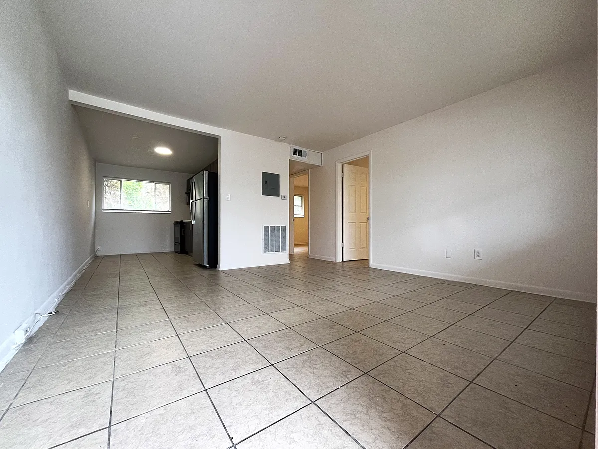 Building Photo - 1610 N 25th St #13