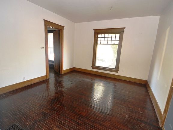 4th image of 53 N Taylor St
