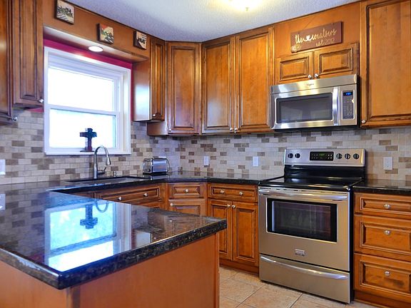 5th image of 810 NW Avenue M Pl