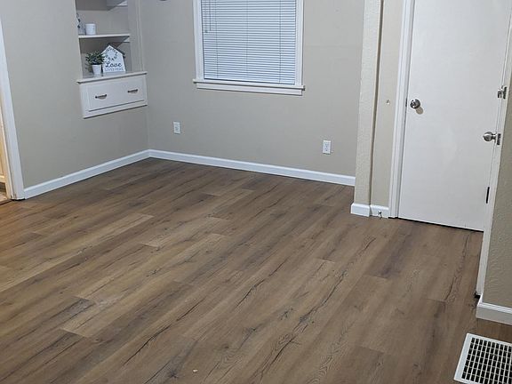 2nd image of 3142 Glencairn Ave