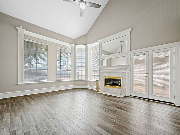 3rd image of 1420 Carver Ln