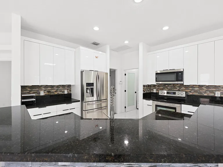 1209 Olympic Cir — Photo 16