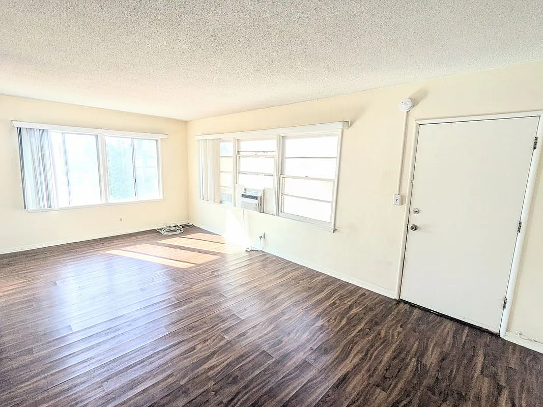 Studio, 1.0 bath, 426 sqft, $1,550 — Photo 2