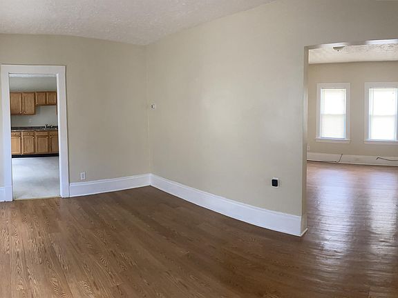 4th image of 6000 Wakefield Ave #6002