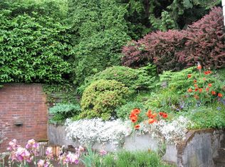 9317 SW View Point Ter APT C, Portland, OR 97219