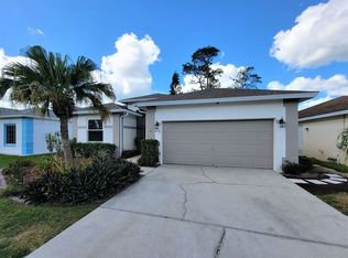 215 Stanhope Cir, Naples, FL 34104
