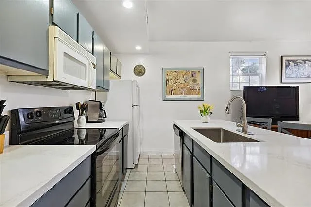 3 bed, 2.0 bath, 1333 sqft, $2,300 — Photo 4