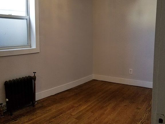 3rd image of 689 Park Pl #1