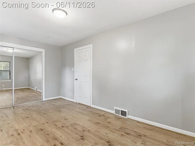 404 La Plaza Ct — Photo 13
