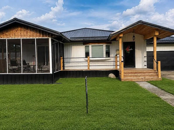 726 Middle St, Belpre, OH 45714