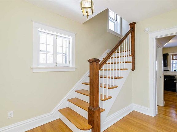 2nd image of 7425 Stratford Ave