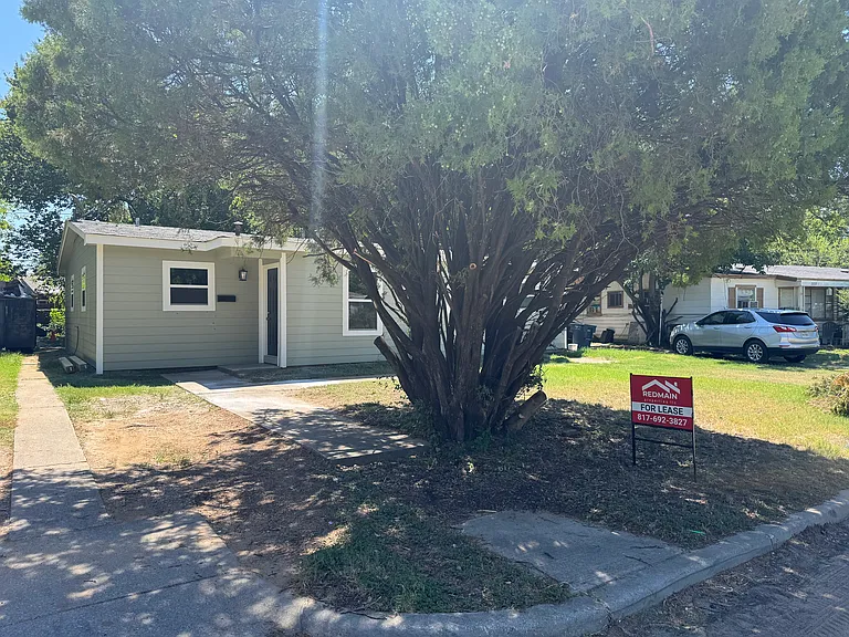 2226 David Dr — Photo 3