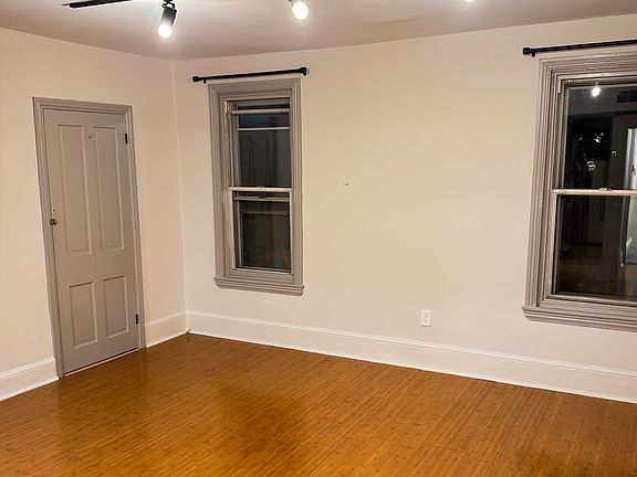 2nd image of 2628 Poplar St #3