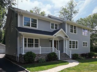 16 Forest St, Livingston, NJ 07039