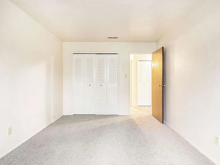 Wingate Apartments — Photo 22