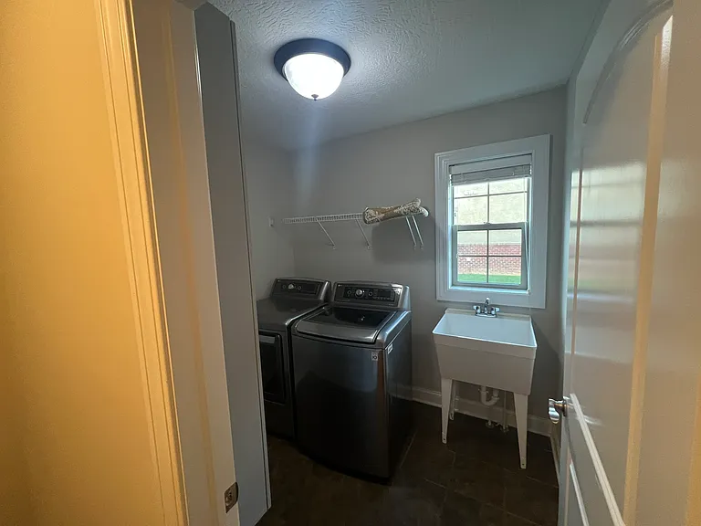 8043 Oak Meadow Dr — Photo 32
