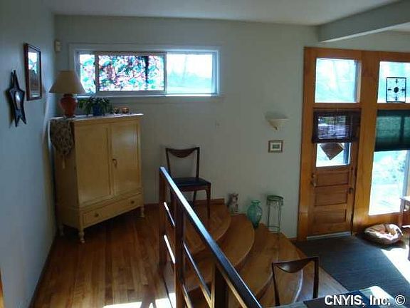 5th image of 26 Richlee Dr